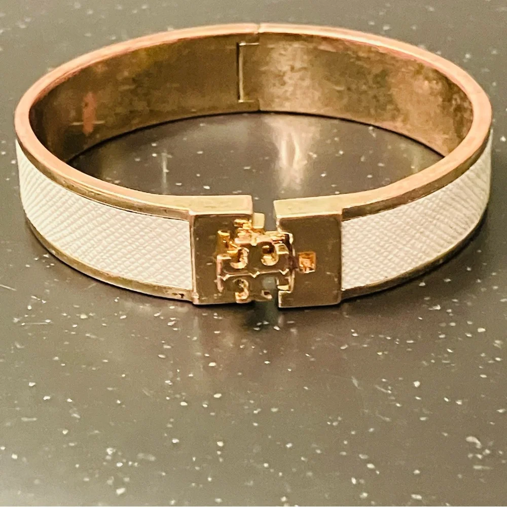 Tory Burch- White Leather Inlay Hinged Bracelet in Gold. EUC